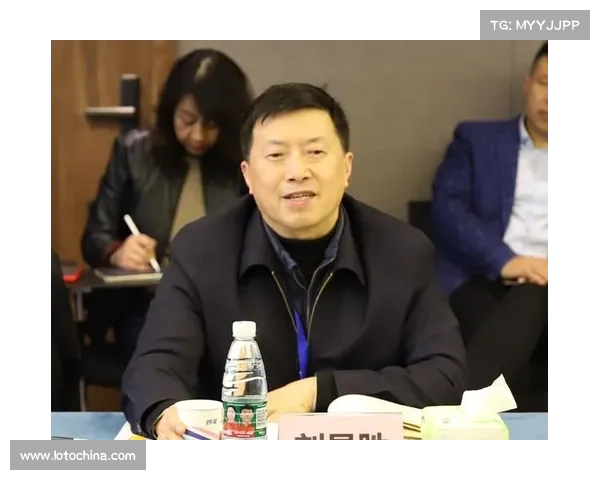 韦宪钱在现代数学与物理学交叉领域的贡献及其学术影响力分析 韦宪钱在现代数学与物理学交叉领域的贡献及其学术影响力分析